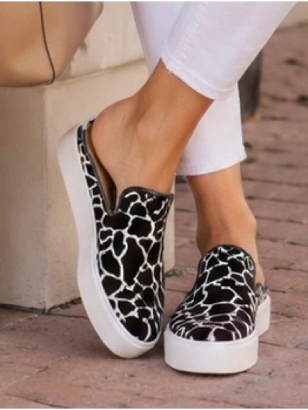 EEEUC Women’s Corky Abbott Animal Print, Giraffe 🦒 Slip on’s.